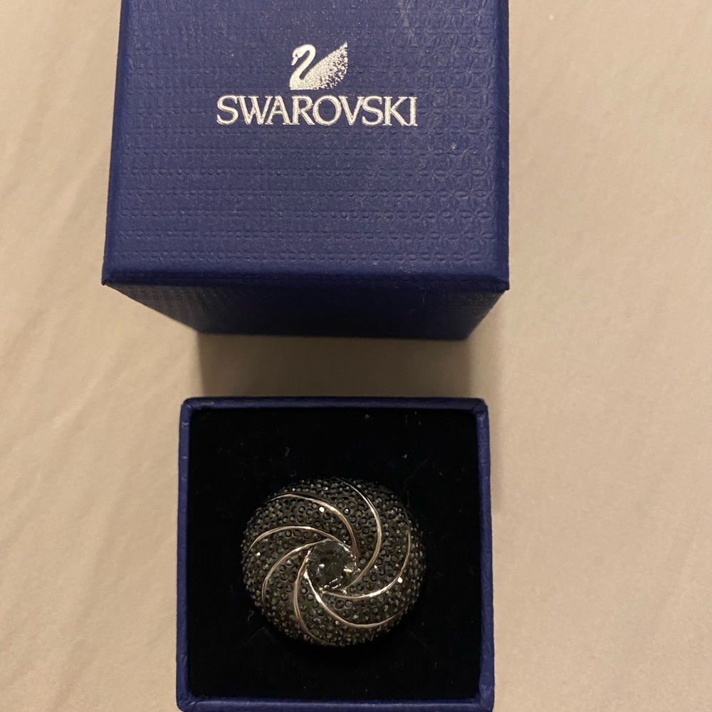 Swarovski James Bond 007 swirl ring sz 7